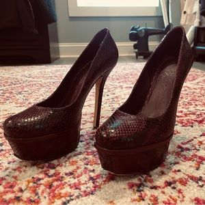 Alice + Olivia. Size 38. Fits US 7.5